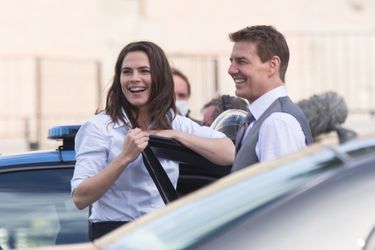 Hayley Atwell et Tom Cruise en octobre 2020 sur le tournage de "Mission Impossible 7" à Rome
