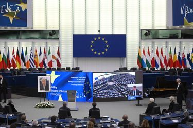Hommage à l'ancien président Valéry Giscard d'Estaing, dans l'hémicycle du Parlement européen à Strasbourg.