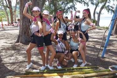 Les Miss se lancent à l'eau avec une activité en radeau sur l'île de la Réunion le 25 novembre 2021