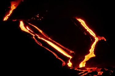 Le volcan Cumbre Vieja continue de rugir sur l'île espagnole de La Palma.