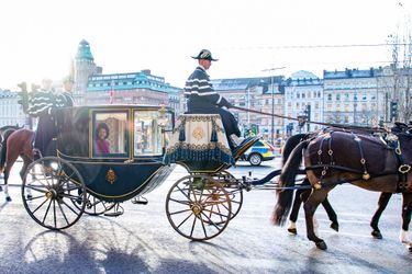 La reine Silvia de Suède partage son carrosse avec la reine Letizia d&#039;Espagne à Stockholm, le 24 novembre 2021