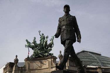 La statue de Charles de Gaulle, avenue des Champs-Elysées à Paris, ici lors des cérémonies du 8 mai. 