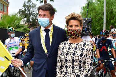 Christian Estrosi et Laura Tenoudji durant le 1er jour du Tour de France 2020 à Nice, le 29 août 2020