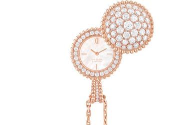 Montre pendentif Perlée en or rose et diamants, Van Cleef & Arpels.