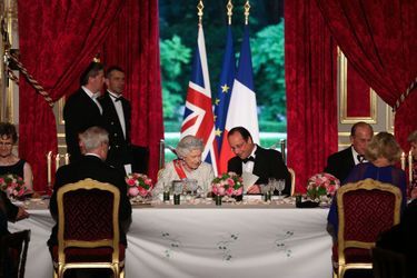 Sa Majesté la Reine Elizabeth II et François Hollande, à l'Elysée, le 6 juin 2014.