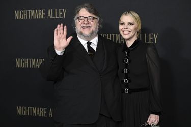 Le réalisateur Guillermo del Toro et la scénariste Kim Morgan à l'avant-première du film «Nightmare Alley» à New York le 1er décembre 2021