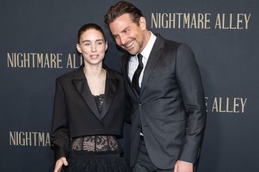 Rooney Mara et Bradley Cooper à l'avant-première du film «Nightmare Alley» à New York le 1er décembre 2021
