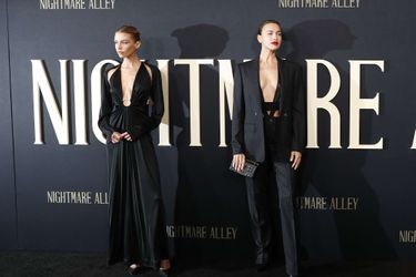 Stella Maxwell et Irina Shayk à l'avant-première du film «Nightmare Alley» à New York le 1er décembre 2021