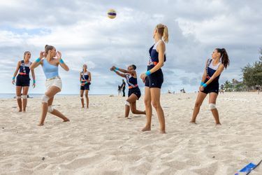Les Miss s&#039;affrontent au volley-ball sur l&#039;île de la Réunion le 22 novembre 2021