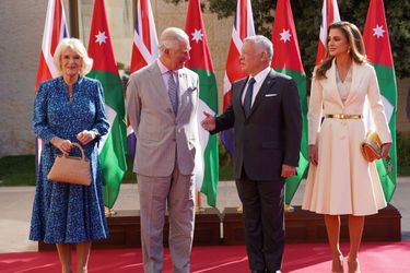 La reine Rania et le roi Abdallah II de Jordanie avec le prince Charles et Camilla Parker Bowles à Amman, le 16 novembre 2021