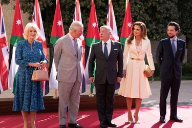 Le prince Charles et la duchesse de Cornouailles Camilla avec le roi Abdallah II, la reine Rania et le prince héritier Hussein de Jordanie à Amman, le 16 novembre 2021