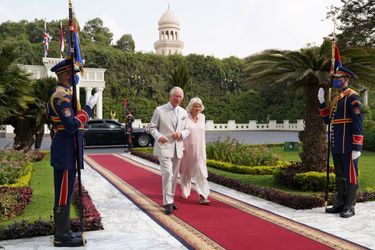 Le prince Charles et la duchesse de Cornouailles Camilla arrivent au Palais présidentiel au Caire, le 18 novembre 2021