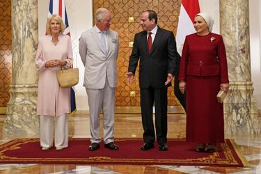 Le prince Charles et la duchesse de Cornouailles Camilla avec le couple présidentiel égyptien au Caire, le 18 novembre 2021