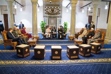 Le prince Charles avec le Grand Imam de la mosquée Al-Azhar au Caire, le 18 novembre 2021