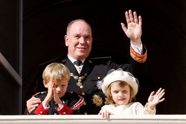 La princesse Gabriella et le prince Jacques de Monaco avec le prince Albert II à Monaco, le 19 novembre 2021