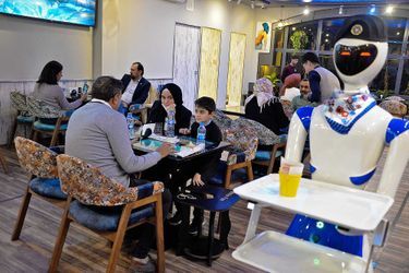 Au White Fox de Mossoul, les clients sont servis par des automates.