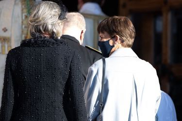 Les princesses Caroline de Hanovre et Stéphanie de Monaco, de dos, lors de la Fête nationale monégasque, le 19 novembre 2021