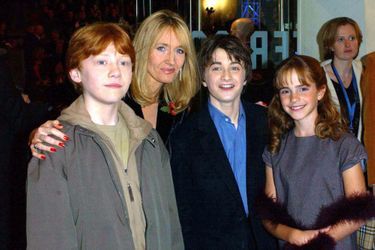 Rupert Grint, JK Rowling, Daniel Radcliffe et Emma Watson à la première du film «Harry Potter à l'école des sorciers» à Londres en novembre 2001