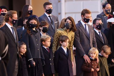 La famille princière monégasque, avec au centre Charlotte Casiraghi et son fils Raphaël, lors des célébrations de la Fête nationale monégasque à Monaco le 19 novembre 2021