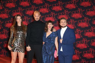 Carlito (David Coscas) avec sa femme Erika Fleury et McFly (Raphaël Carlier) avec sa femme Tiffany lors de la 23ème édition des NRJ Music Awards 2021 au Palais des Festivals de Cannes, le 20 novembre 2021.