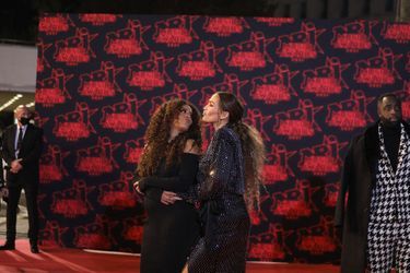 Amel Bent et Vitaa lors de la 23ème édition des NRJ Music Awards 2021 au Palais des Festivals de Cannes, le 20 novembre 2021. 