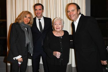 Remise des «Prix Line Renaud-Loulou Gasté pour la recherche médicale», en présence de Brigitte Macron, Olivier Véran, Line Renaud et Xavier Niel. 