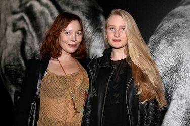 Elise Ventre et Louise Depardieu en 2016 lors du vernissage de l'exposition photographique de Nikos Aliagas à Paris
