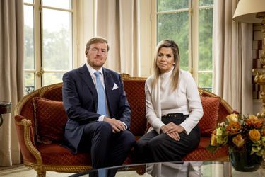 Le roi Willem-Alexander et la reine Maxima des Pays-Bas au palais Huis ten Bosch à La Haye, le 21 octobre 2020 