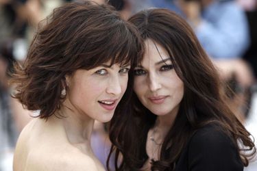 Sophie Marceau et Monica Bellucci lors du 62ème Festival de Cannes pour le photocall du film «Ne te retourne pas» le 16 mai 2009.