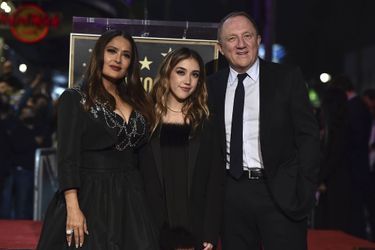 Salma Hayek et François-Henri Pinault avec leur fille Valentina lors de l'inauguration de l'étoile de l'actrice à Hollywood le 19 novembre 2021