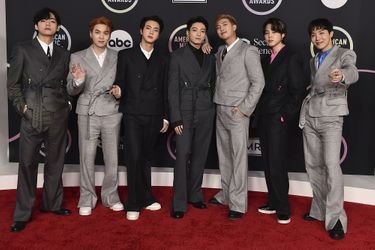 BTS (artiste de l&#039;année, meilleur groupe de pop et meilleure chanson pop) aux American Music Awards à Los Angeles le 21 novembre 2021