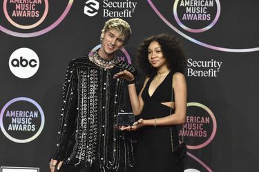 Machine Gun Kelly (meilleur artiste rock) et sa fille Casie aux American Music Awards à Los Angeles le 21 novembre 2021