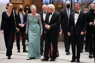 La reine Margrethe II et le prince héritier Frederik de Danemark avec le président allemand Frank-Walter Steinmeier à Berlin, lors de la soirée de contrepartie, le 11 novembre 2021