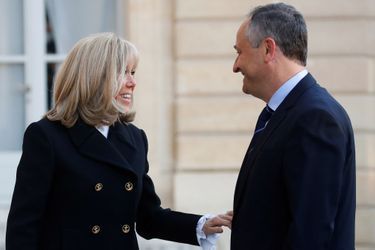 Brigitte Macron vendredi à l'Elysée avec Douglas Emhoff, époux de Kamala Harris, la vice-présidente des Etats-Unis.