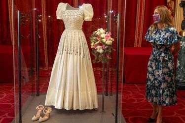 La princesse Beatrice d’York découvre sa robe de mariée exposée au château de Windsor, le 23 septembre 2020 