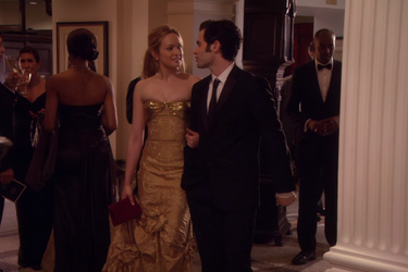 Ivy Dickens, interprétée par Kaylee Defer (saison 4, épisode 21). Elle porte la même robe que Serena dans la saison 1. 