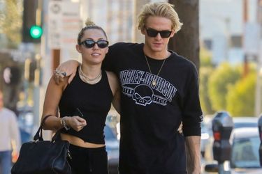 Miley Cyrus et Cody Simpson à Los Angeles en mars 2020.