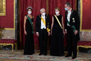 La reine Letizia et le roi Felipe VI d'Espagne avec le président italien Sergio Mattarella et sa fille Laura à Madrid, le 16 novembre 2021
