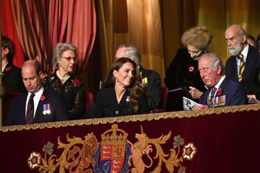 William, Kate et la famille royale au Royal Albert Hall de Londres samedi soir.