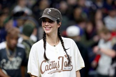 Kendall Jenner lors d'un match de softball caritatif à Houston (Texas) le 4 novembre 2021