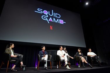 L'équipe de la série Netflix «Squid Game» lors d'un événement à Los Angeles le 8 novembre 2021