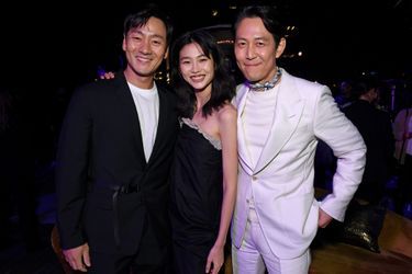 Park Hae-soo, Jung Ho-yeon et Lee Jung-jae lors d'un événement pour la série Netflix «Squid Game» à Los Angeles le 8 novembre 2021