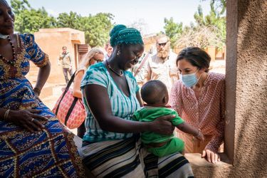 La princesse Mary de Danemark dans un centre de santé et de promotion sociale à Kaya, le 28 octobre 2021