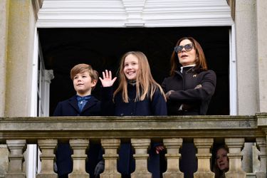 La princesse Mary de Danemark et ses jumeaux la princesse Josephine et le prince Vincent au château de Dyrehaven, le 7 novembre 2021