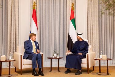 Le roi Willem-Alexander des Pays-Bas avec le sheikh Mohammed ben Zayed à Abou Dhabi, le 2 novembre 2021