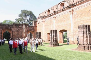 La reine Letizia d'Espagne visite les missions jésuites de la Santísima Trinidad de Paraná et de Jesús de Tavarangue, le 3 novembre 2021