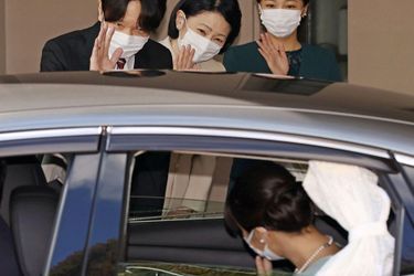La princesse Mako du Japon quitte ses parents le prince Fumihito d&#039;Akishino et la princesse Kiko et sa sœur la princesse Kako, à Tokyo le 26 octobre 2021