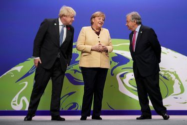 Boris Johnson, Angela Merkel et Antonio Guterres, au sommet de la COP26 sur le climat, à Glasgow (Ecosse).
