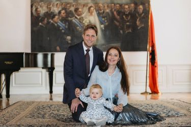 La princesse Geraldine d'Albanie avec ses parents le prince Leka II et la princesse Elia à Tirana, le 22 octobre 2021