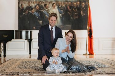 La princesse Geraldine d'Albanie avec ses parents le prince Leka II et la princesse Elia à la Résidence royale à Tirana, le 22 octobre 2021